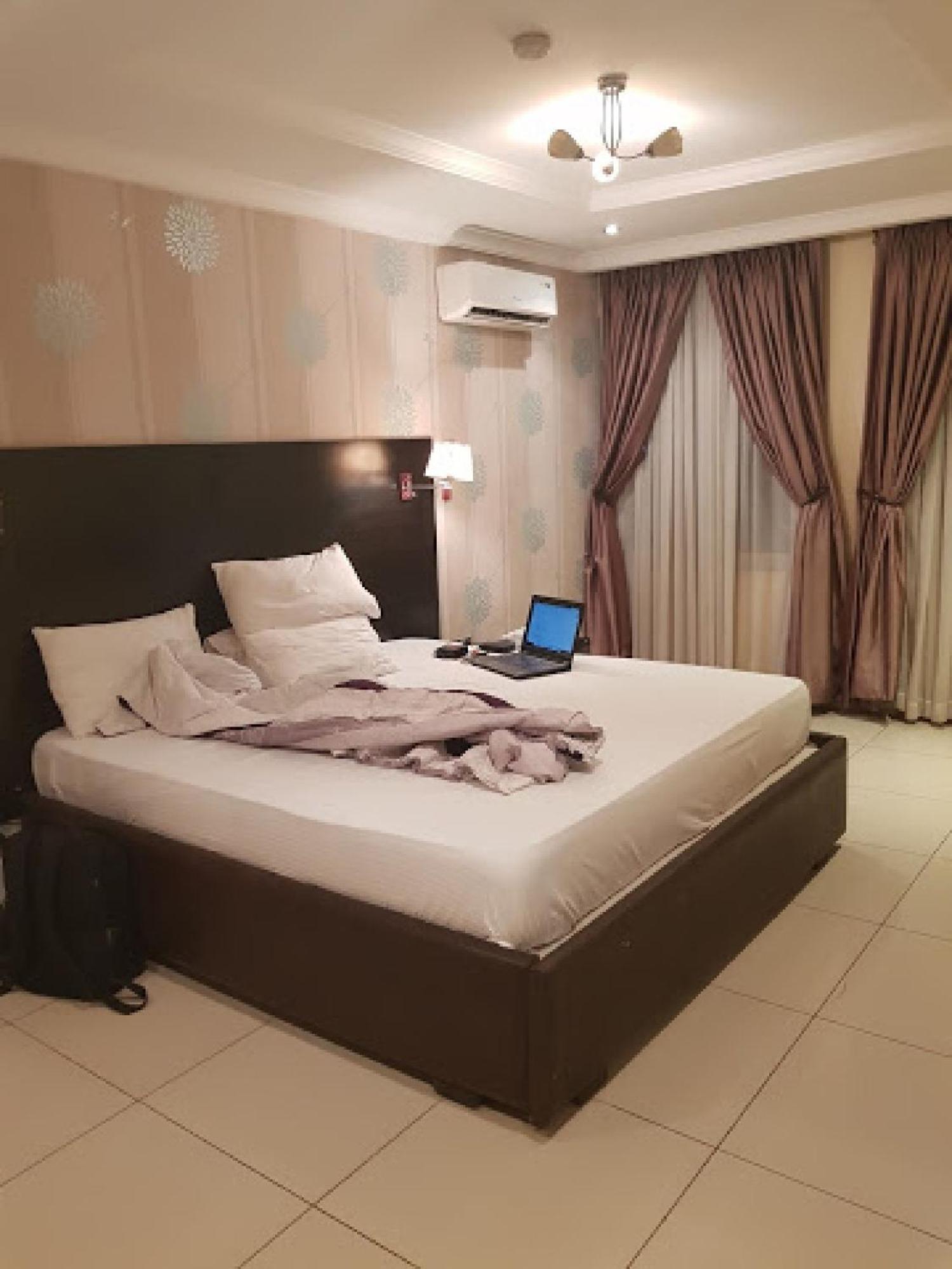 Room In Apartment - Carlton Gate Xclusive Hotel Ibadan Exterior photo