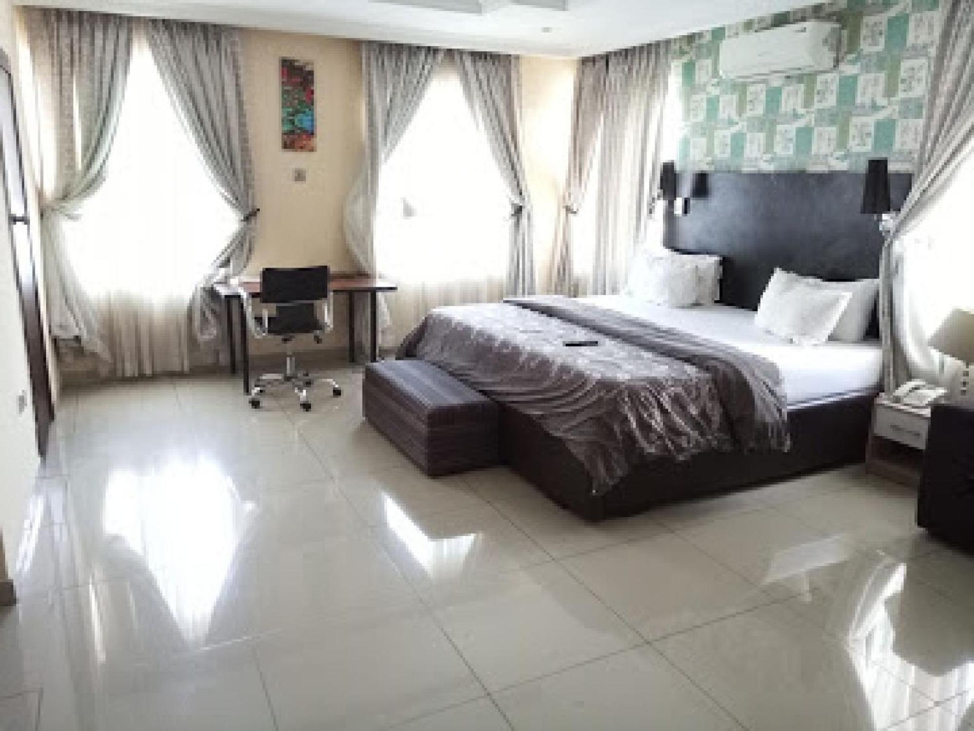 Room In Apartment - Carlton Gate Xclusive Hotel Ibadan Exterior photo